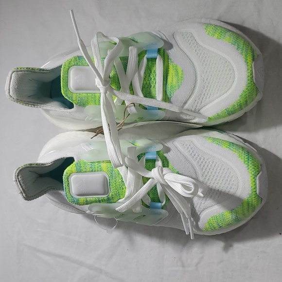 Ultra Boost Adidas size 6 womens US - Picture 2 of 4